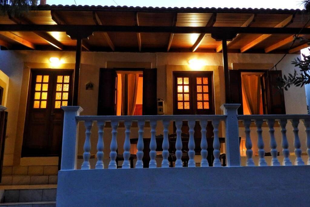 Traditional Villa Efterpi Chalki Town Exterior foto