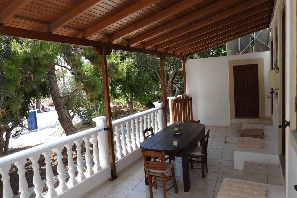 Traditional Villa Efterpi Chalki Town Exterior foto