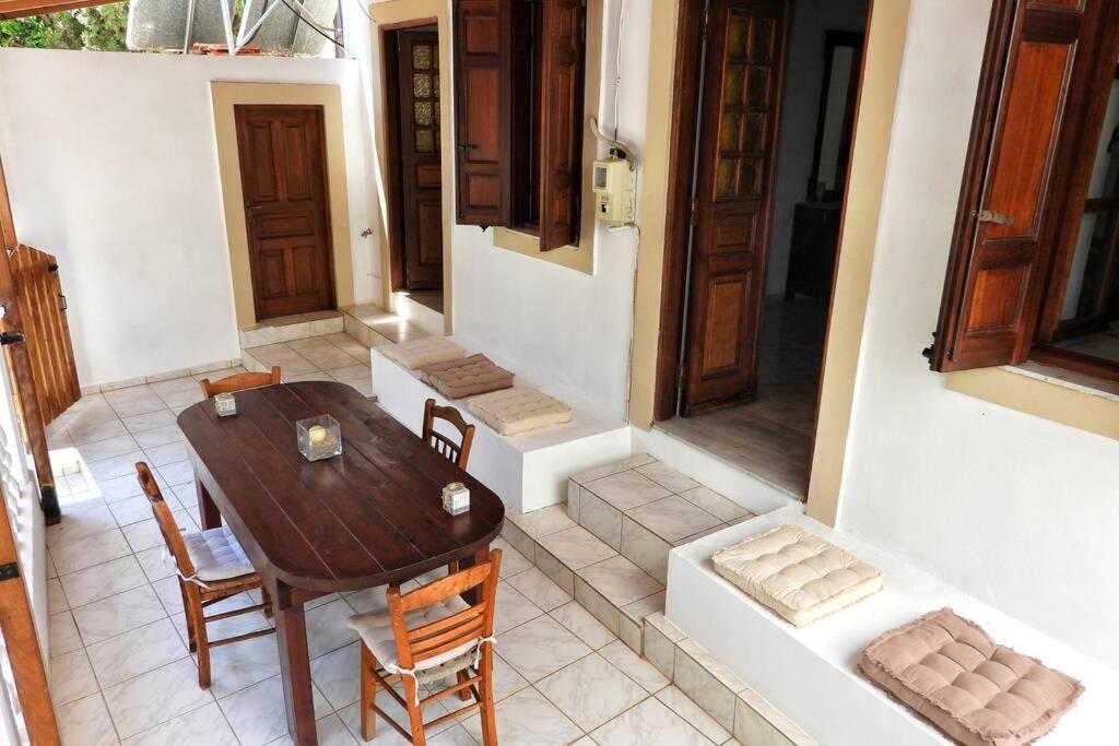 Traditional Villa Efterpi Chalki Town Exterior foto
