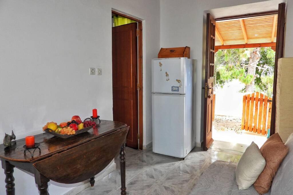 Traditional Villa Efterpi Chalki Town Exterior foto